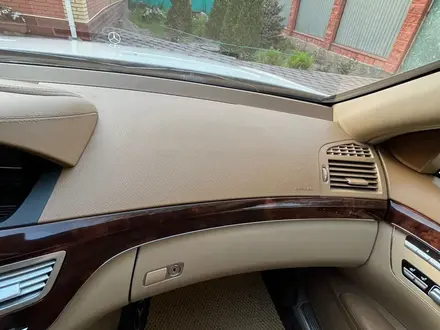 Mercedes-Benz S 550 2006 года за 7 300 000 тг. в Алматы – фото 41