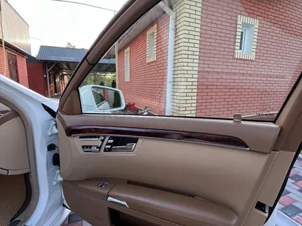 Mercedes-Benz S 550 2006 года за 7 300 000 тг. в Алматы – фото 50