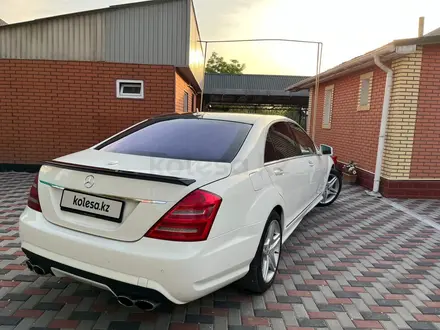 Mercedes-Benz S 550 2006 года за 7 300 000 тг. в Алматы – фото 65