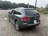 Volkswagen Touareg 2007 года за 6 600 000 тг. в Жаркент – фото 2