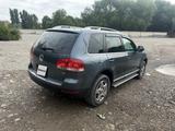 Volkswagen Touareg 2007 года за 6 600 000 тг. в Жаркент – фото 3