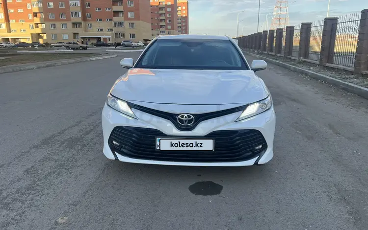 Toyota Camry 2018 года за 13 000 000 тг. в Экибастуз
