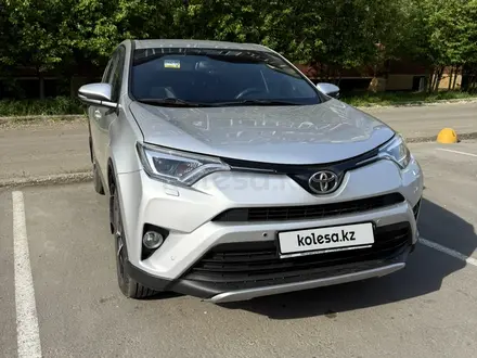 Toyota RAV4 2017 года за 10 200 000 тг. в Петропавловск