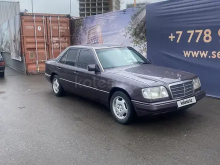 Mercedes-Benz E 200 1993 года за 1 500 000 тг. в Астана