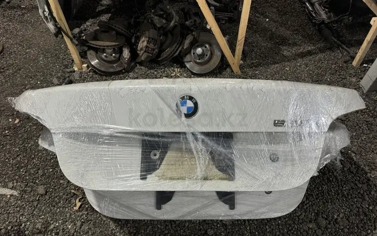 Крышка багажника на BMW E60 за 15 000 тг. в Алматы