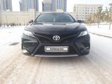 Toyota Camry 2020 года за 11 000 000 тг. в Астана – фото 2