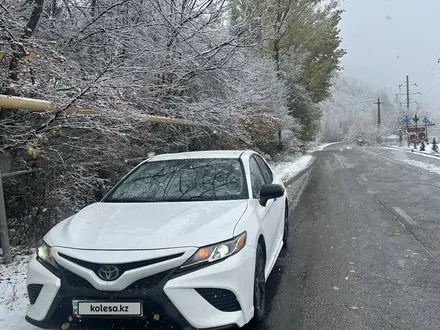 Toyota Camry 2019 года за 11 850 000 тг. в Алматы