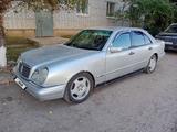 Mercedes-Benz E 230 1997 года за 1 650 000 тг. в Уральск – фото 2