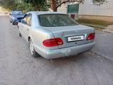 Mercedes-Benz E 230 1997 года за 1 650 000 тг. в Уральск – фото 4