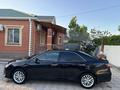 Toyota Camry 2015 года за 11 000 000 тг. в Атырау – фото 2