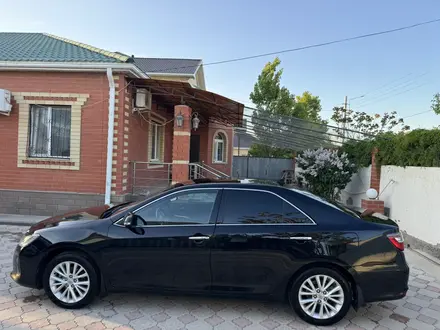 Toyota Camry 2015 года за 11 000 000 тг. в Атырау – фото 2