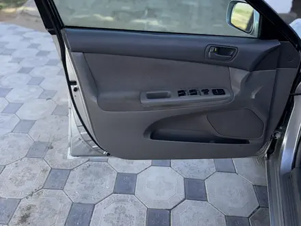 Toyota Camry 2004 года за 5 000 000 тг. в Актобе – фото 11