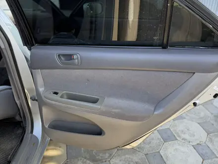 Toyota Camry 2004 года за 5 000 000 тг. в Актобе – фото 19