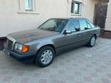 Mercedes-Benz E 260 1989 годаfor2 700 000 тг. в Уральск – фото 2