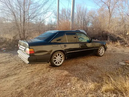 Mercedes-Benz E 200 1993 года за 1 200 000 тг. в Актобе – фото 7