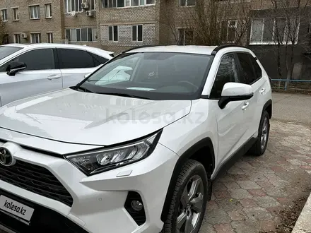 Toyota RAV4 2020 года за 15 500 000 тг. в Атырау – фото 6