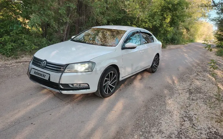 Volkswagen Passat 2013 годаfor5 900 000 тг. в Уральск
