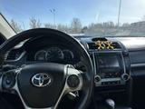 Toyota Camry 2014 годаүшін9 150 000 тг. в Актобе – фото 5