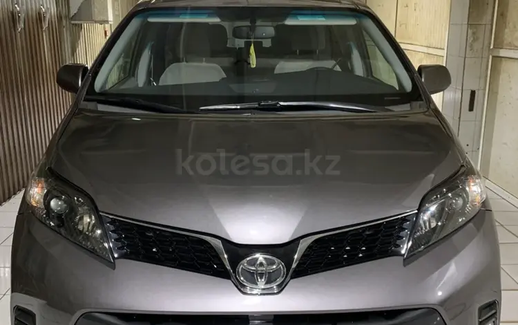 Toyota Sienna 2016 годаүшін9 500 000 тг. в Атырау