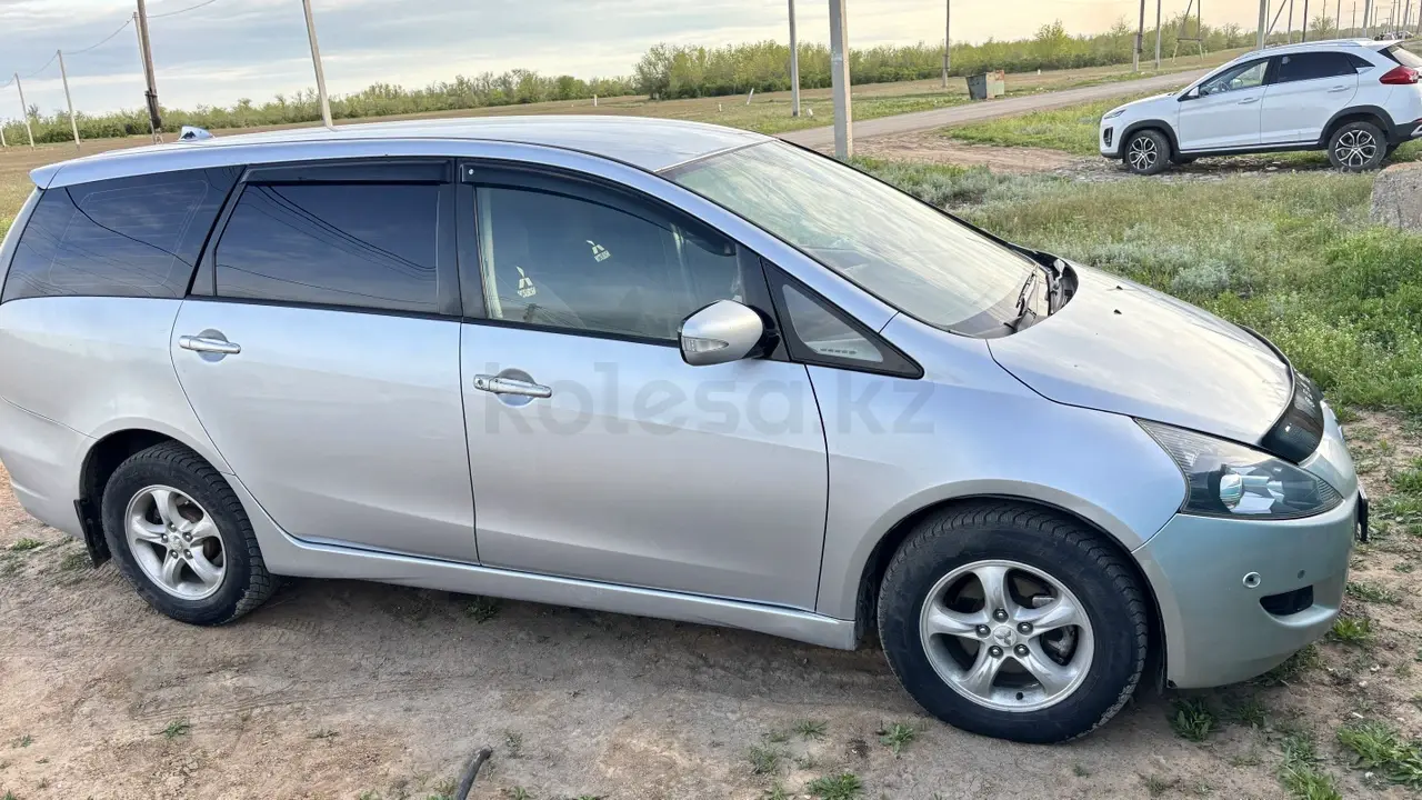 Mitsubishi Grandis, 2004