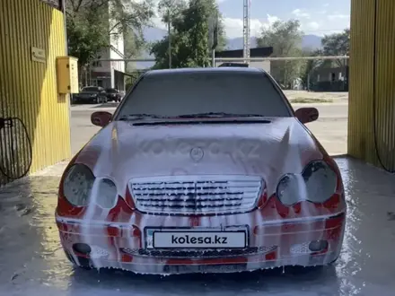 Mercedes-Benz C 200 2001 года за 2 600 000 тг. в Алматы