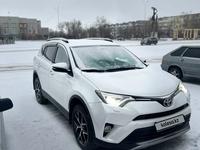 Toyota RAV4 2018 года за 13 500 000 тг. в Актобе