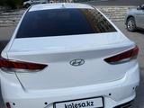 Hyundai Sonata 2019 года за 7 500 000 тг. в Актобе – фото 3