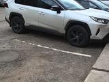 Toyota RAV4 2021 годаүшін15 800 000 тг. в Актобе