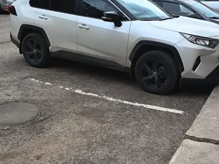 Toyota RAV4 2021 года за 15 800 000 тг. в Актобе