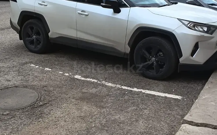 Toyota RAV4 2021 годаүшін15 800 000 тг. в Актобе