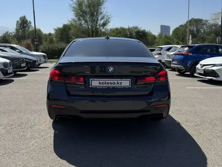 BMW 530 2022 года за 23 000 000 тг. в Алматы – фото 3