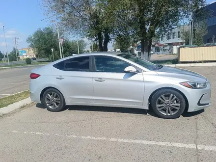 Hyundai Elantra 2017 года за 4 000 000 тг. в Уральск – фото 2