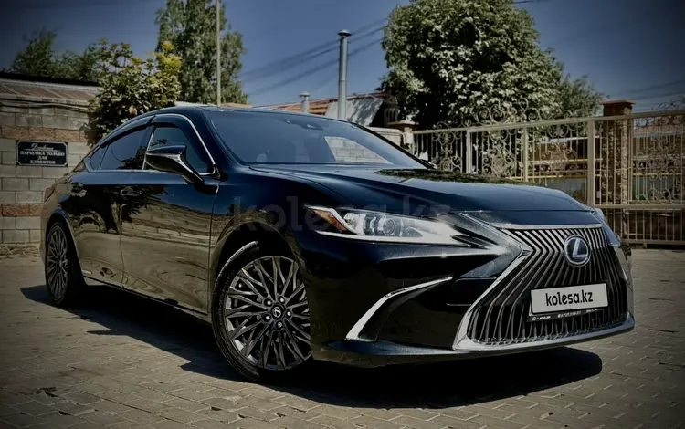 Lexus ES 300h 2019 года за 20 000 000 тг. в Алматы