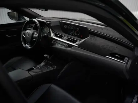 Lexus ES 300h 2019 года за 20 000 000 тг. в Алматы – фото 14
