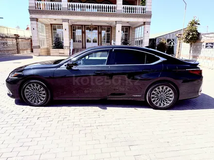 Lexus ES 300h 2019 года за 20 000 000 тг. в Алматы – фото 4