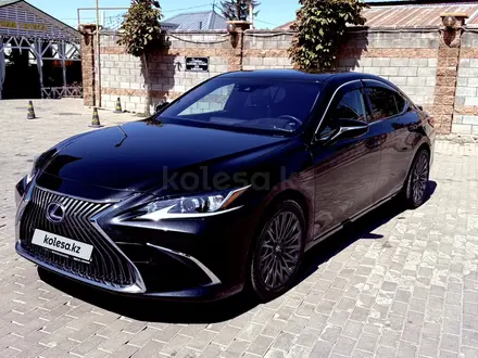 Lexus ES 300h 2019 года за 20 000 000 тг. в Алматы – фото 3