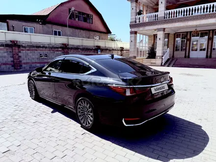 Lexus ES 300h 2019 года за 20 000 000 тг. в Алматы – фото 5