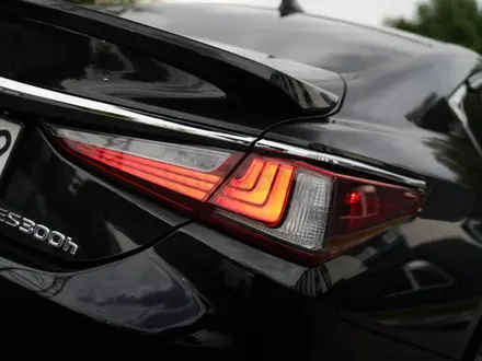 Lexus ES 300h 2019 года за 20 000 000 тг. в Алматы – фото 10