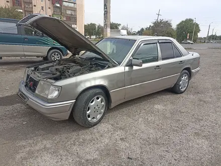 Mercedes-Benz E 220 1994 года за 2 300 000 тг. в Тараз – фото 3