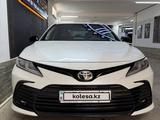 Toyota Camry 2021 года за 14 500 000 тг. в Актобе