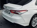 Toyota Camry 2018 года за 14 000 000 тг. в Алматы – фото 12