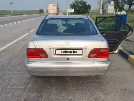 Mercedes-Benz E 280 1999 года за 4 000 000 тг. в Кордай – фото 2