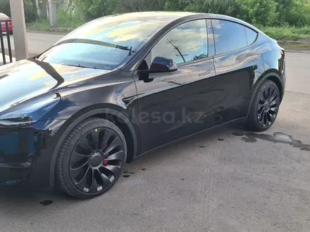Tesla Model Y 2023 года за 31 500 000 тг. в Алматы – фото 3