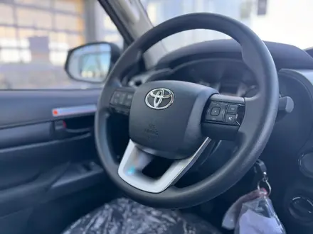 Toyota Hilux Standart 2023 года за 22 500 000 тг. в Актобе – фото 13