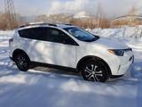 Toyota RAV4 2017 года за 11 500 000 тг. в Риддер