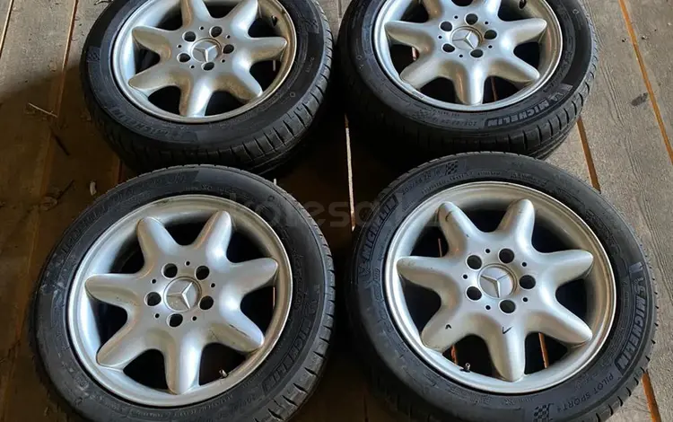 Оригинальны диски на Мерседес R16 с летней резиной за 180 000 тг. в Алматы