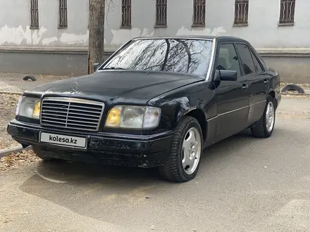 Mercedes-Benz E 320 1995 года за 2 250 000 тг. в Караганда