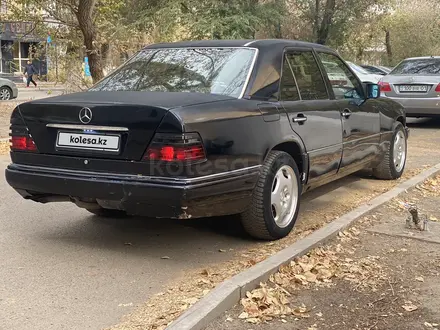 Mercedes-Benz E 320 1995 года за 2 250 000 тг. в Караганда – фото 4