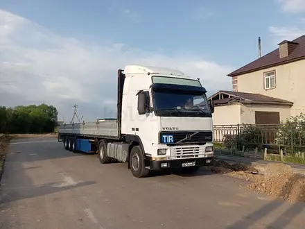 Volvo  FH 2001 года за 20 000 000 тг. в Астана – фото 2
