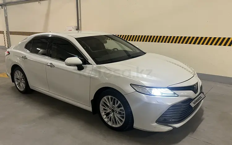 Toyota Camry 2018 года за 15 000 000 тг. в Алматы